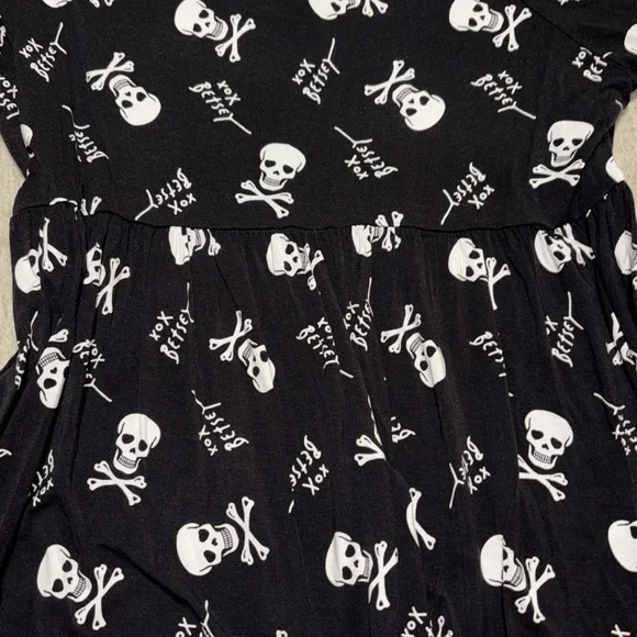 2X Skull crossbone tunic peplum Torrid Betsey Johnson collab soft flowy black - Picture 5 of 5